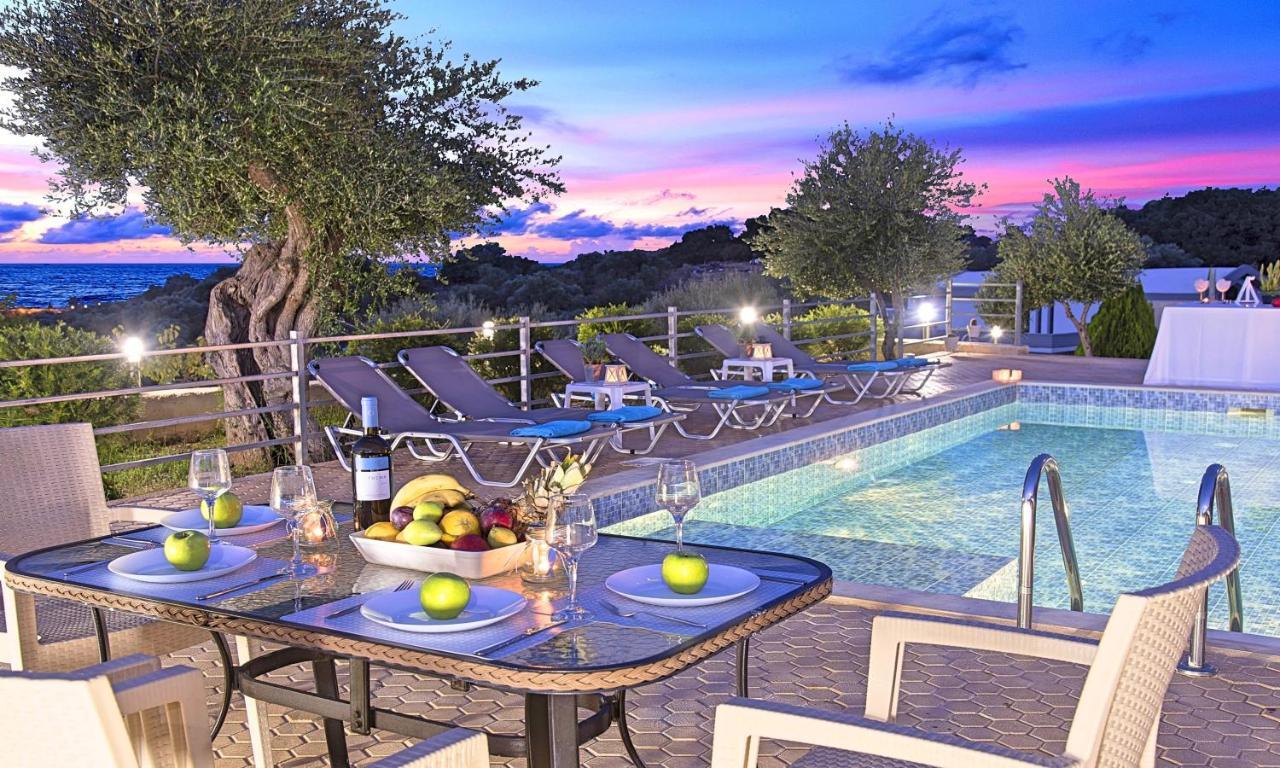 Aqua Blue Villas With Heated Pool Mathés Esterno foto